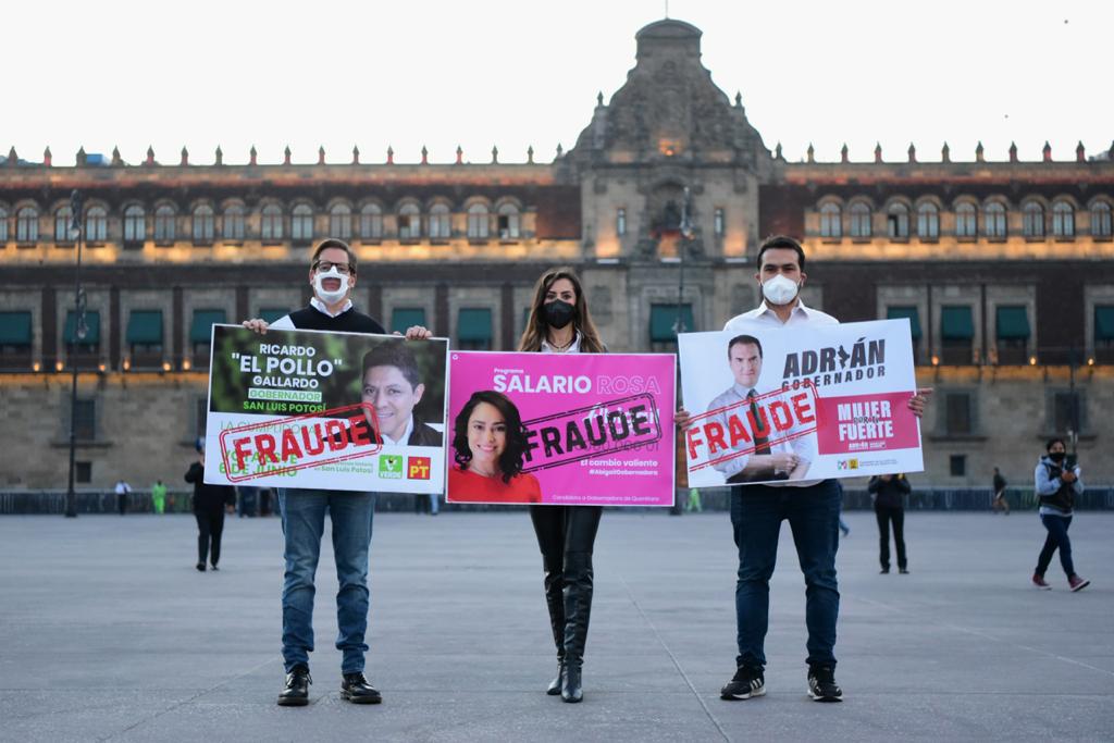Denuncian a candidatos por uso de tarjetas a cambio de votos.
