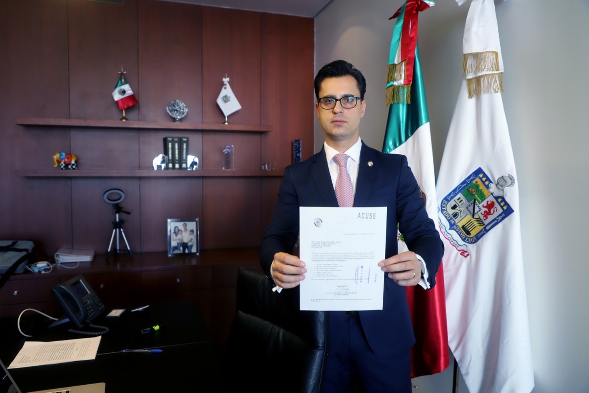 Senador de NL va por cambios en CRE para mejor gasolina en el estado. Foto: Especial