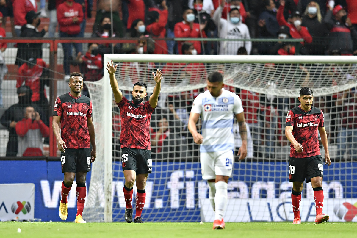 Toluca venció a Cruz Azul en el Nemesio Diez (Imago7)