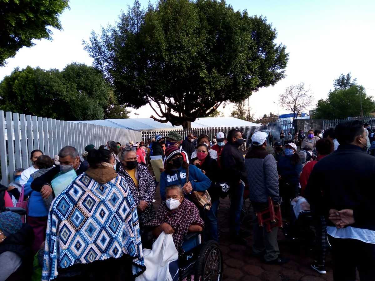 Adultos mayores reciben segunda dosis anticovid en Puebla | Angélica Tenahua