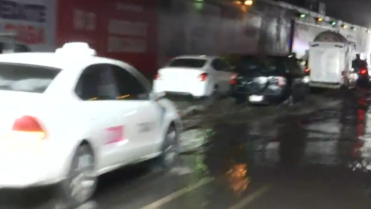 Circulación detenida por encharcamiento en eje 2 norte y Circuito interior