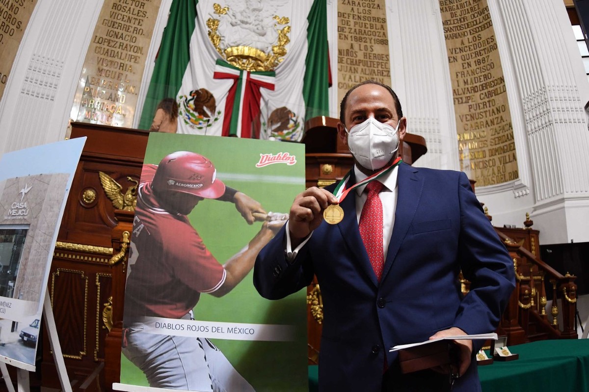 Diablos Rojos del México recibe medalla al mérito turístico