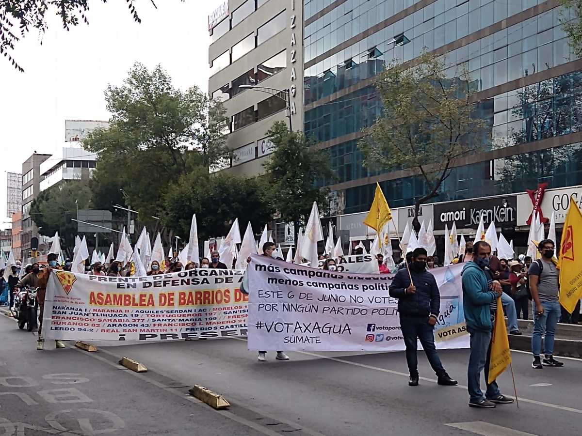 Manifestantes bloquean Calle Nezahualcóyotl e CdMx