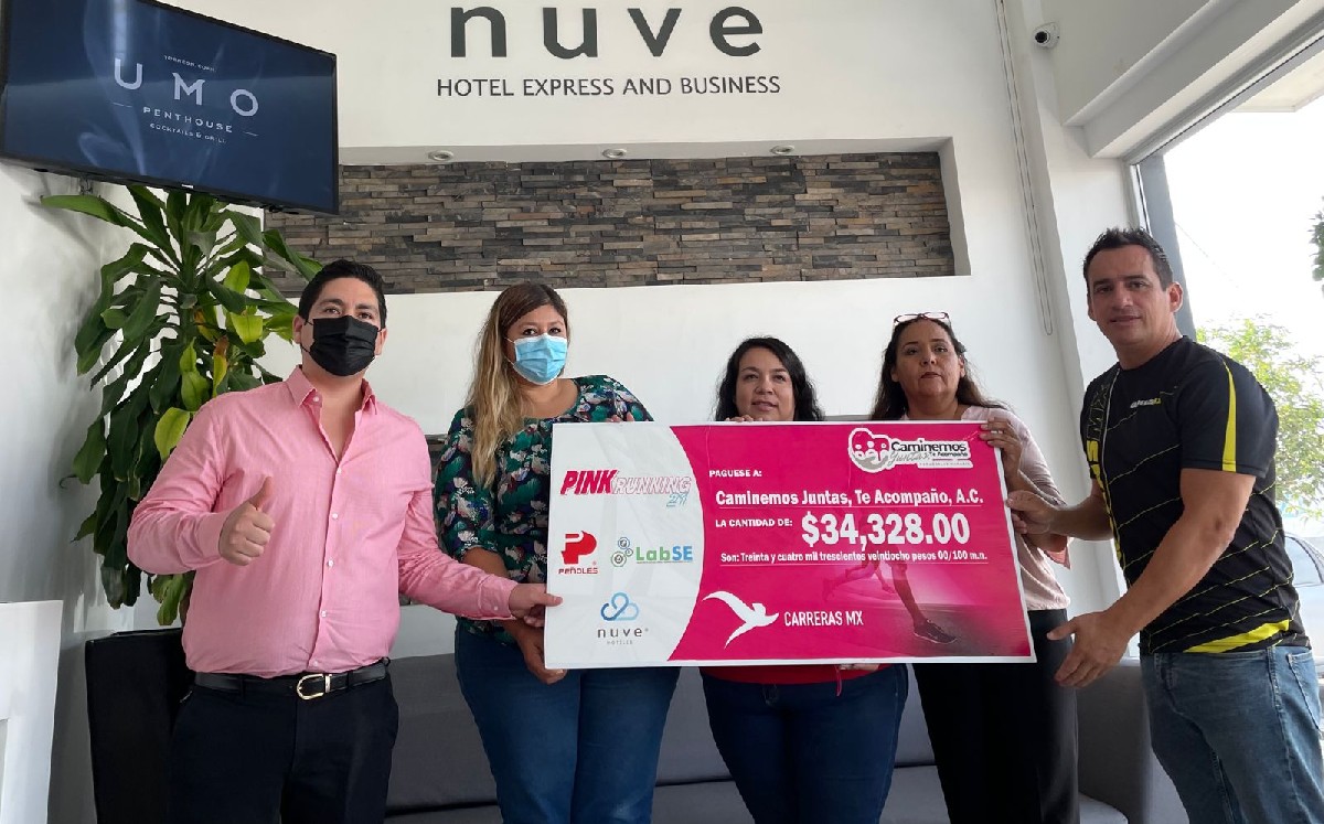 Carreras Mx entregó este viernes el donativo por lo recaudado por la Carrera Virtual Pink Running. (Especial)