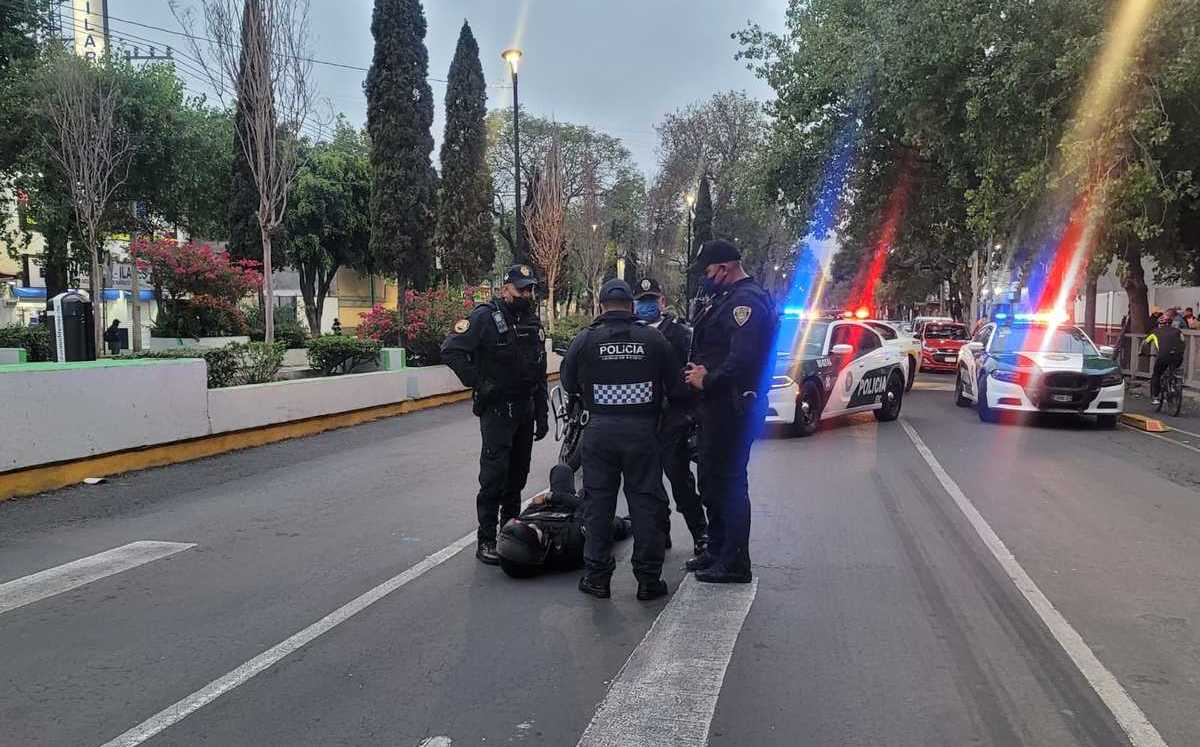 Policía de CdMx se derrapa y choca contra camioneta en la GAM- Grupo ...