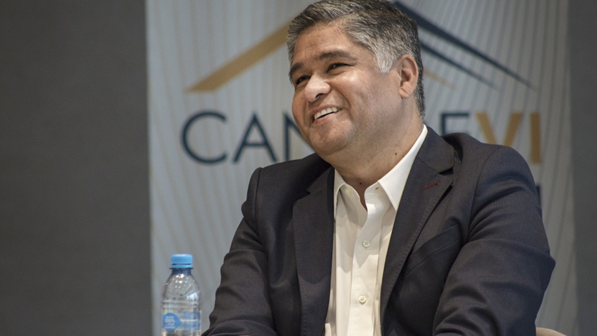 “La patria es primero”, dice Víctor Fuentes al reincorporarse al PAN