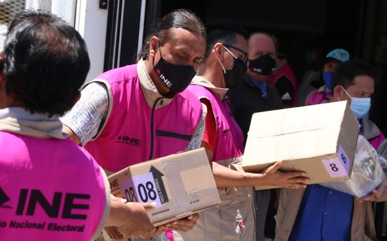 https://images.milenio.com/6SUtS79AWrUDH_zeRTpZGgylpas=/618x348/uploads/media/2021/05/15/boletas-electorales-diputados-federales-llegaron-1_thumb_608_348.jpg