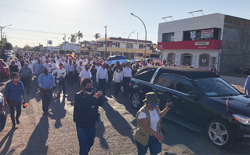 Con cuerpo de Abel Murrieta marchan por las calles de Cajeme para exigir justicia y paz