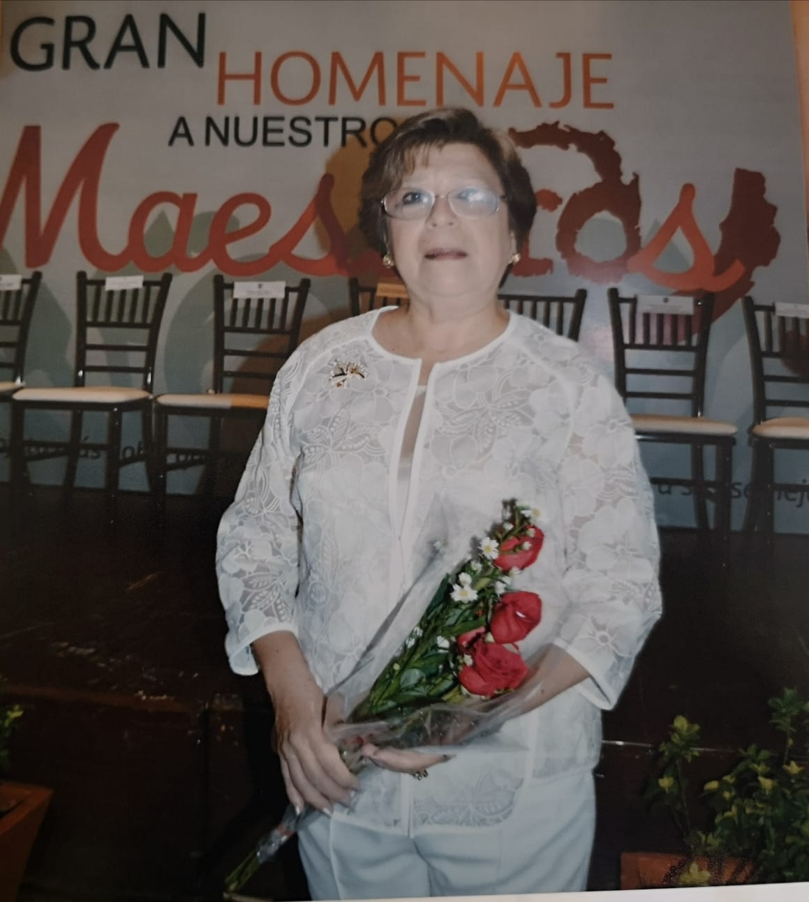 Escalante María Guadalupe Cristina Escalante García, directora en la Escuela Primaria "Nicolás Bravo".