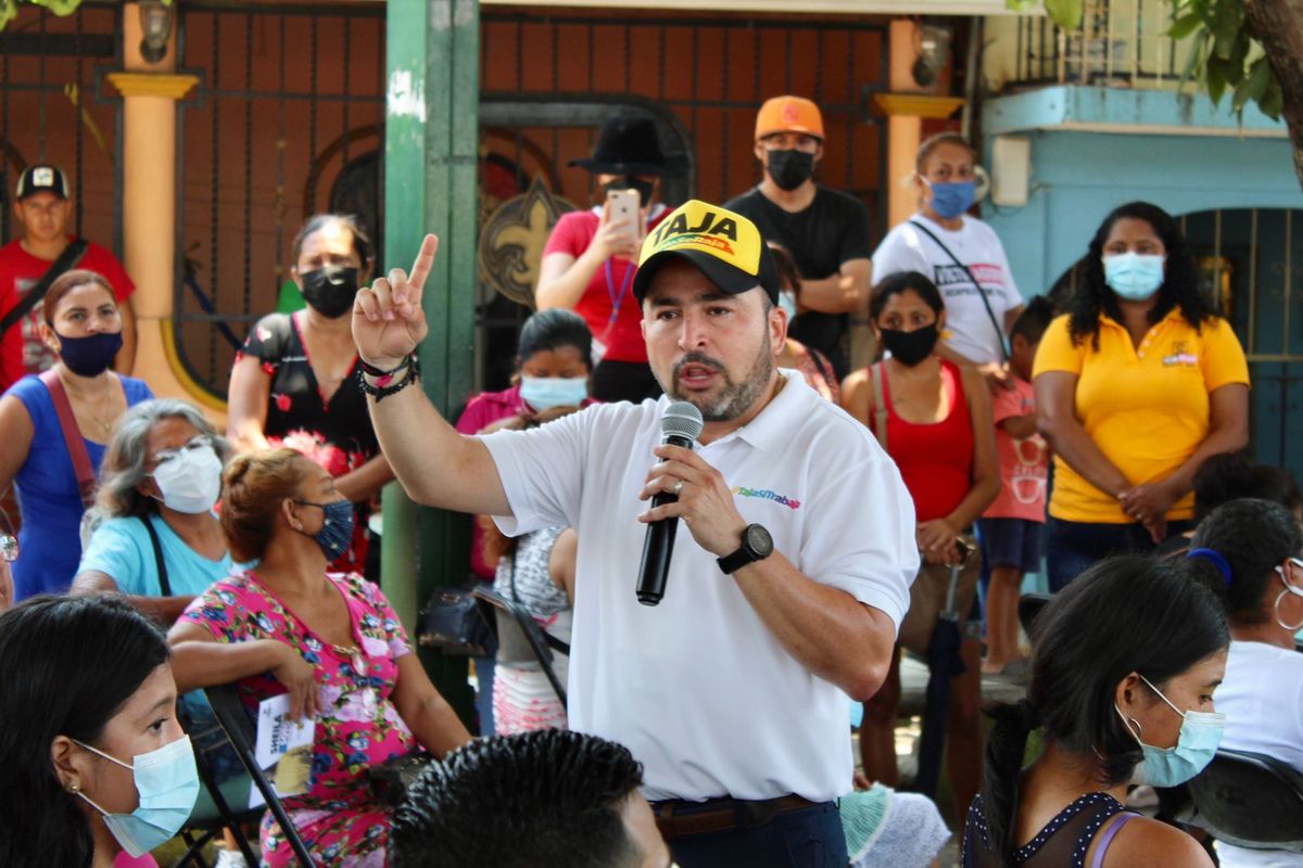 Ricardo Taja se comprometió a construir una  unidad médica de servicios ampliados.| Especial