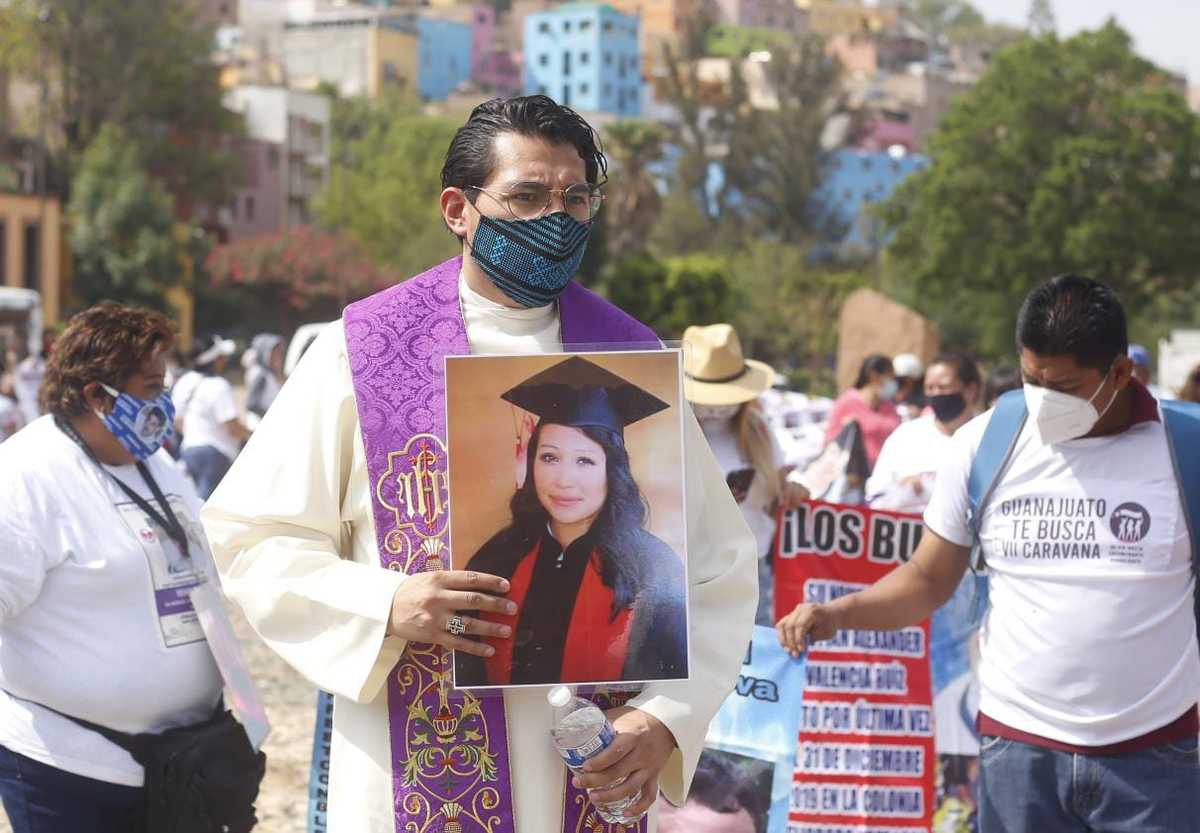 Carlos Ramírez, el sacerdote que acompaña en búsqueda de desaparecidos. (Araceli López)