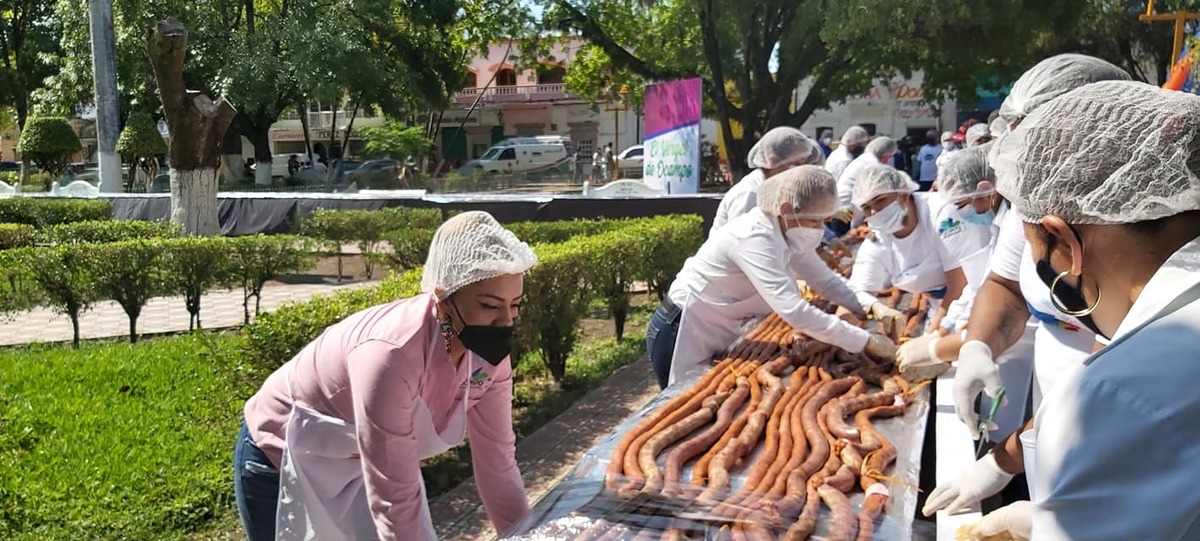 El chorizo más largo del mundo mide 2,364 metros de longitud (FOTO: Entre Espuelas y Caballos)