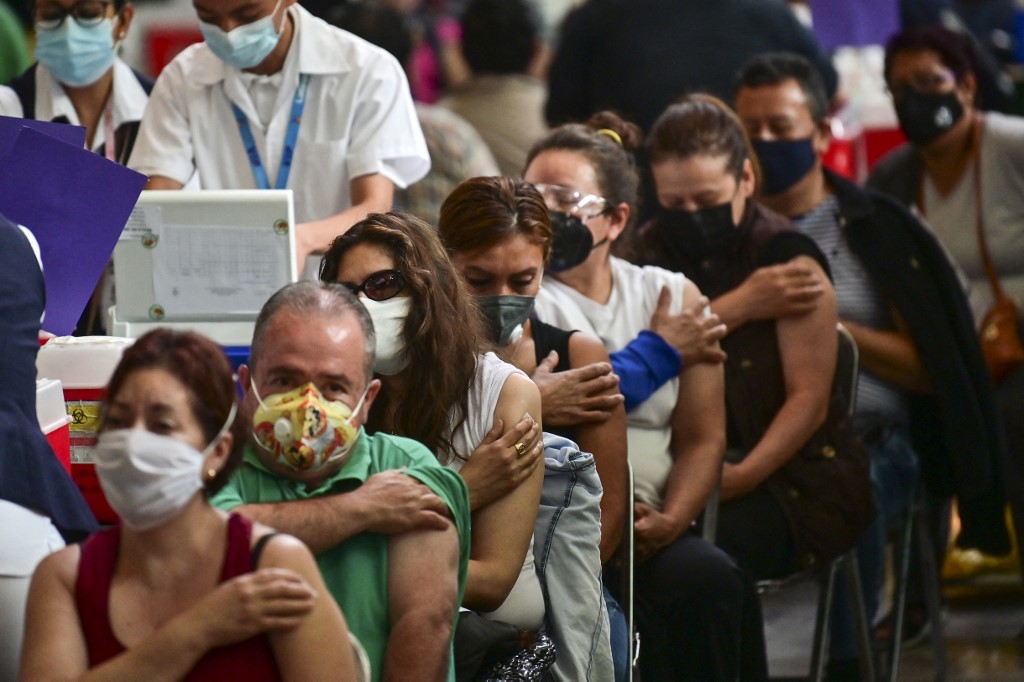 La vacunación en México sigue en personas de 50 a 59 años. (AFP)