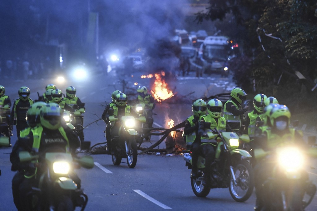 Las protestas en Colombia se mantienen en el país aunque se retiró la reforma tributaria. (AFP)