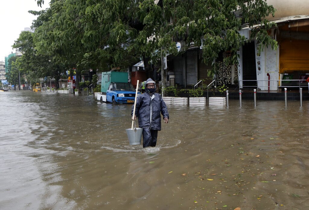 Las autoridades en la India han comenzado a evacuar personas tras la emergencia por el ciclón. | AP