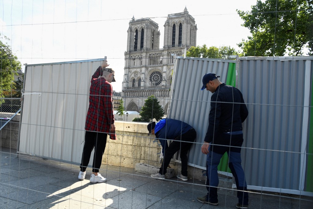 Autoridades parisinas indicaron que el cierre se levantará en cuando "los valores medidos hayan vuelto a un nivel suficientemente bajo". (AFP)
