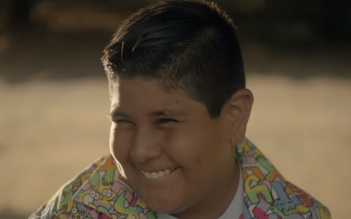 Elías sigue logrando éxitos con su peculiar sonrisa. (Captura)