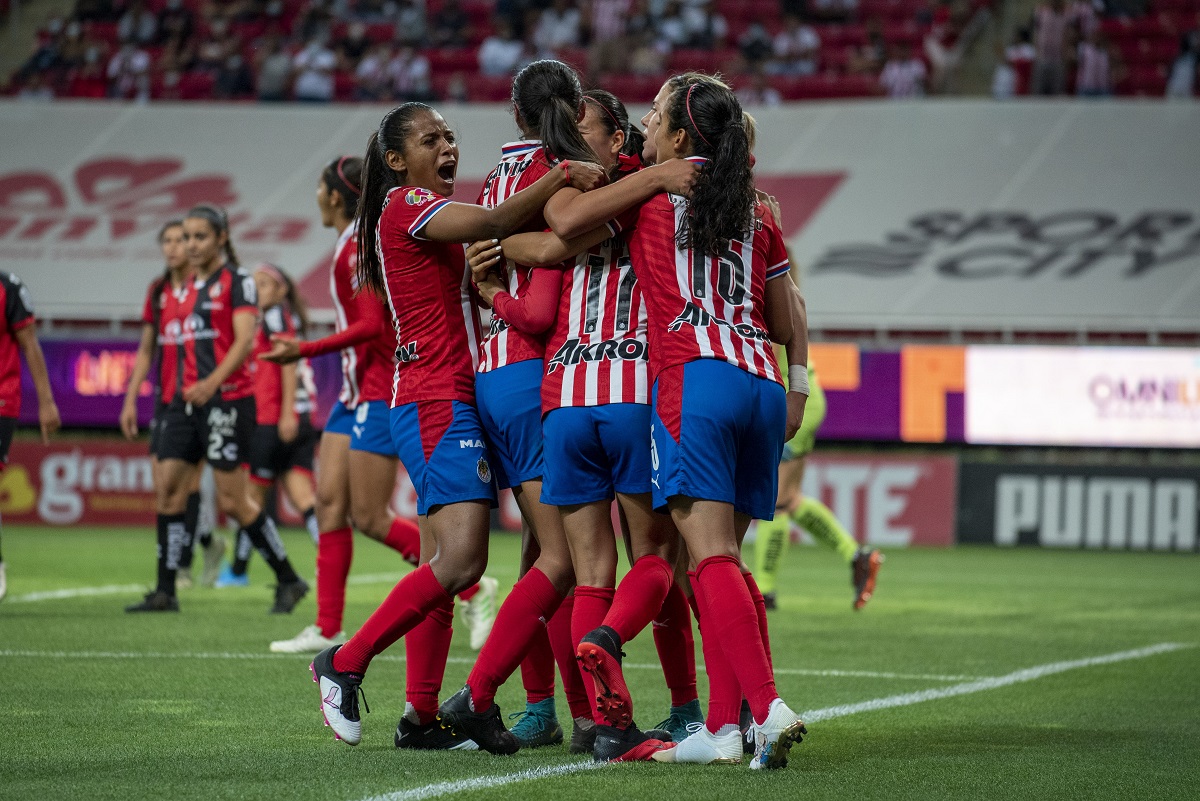 Jugadoras de Chivas en festejo (Imago7)