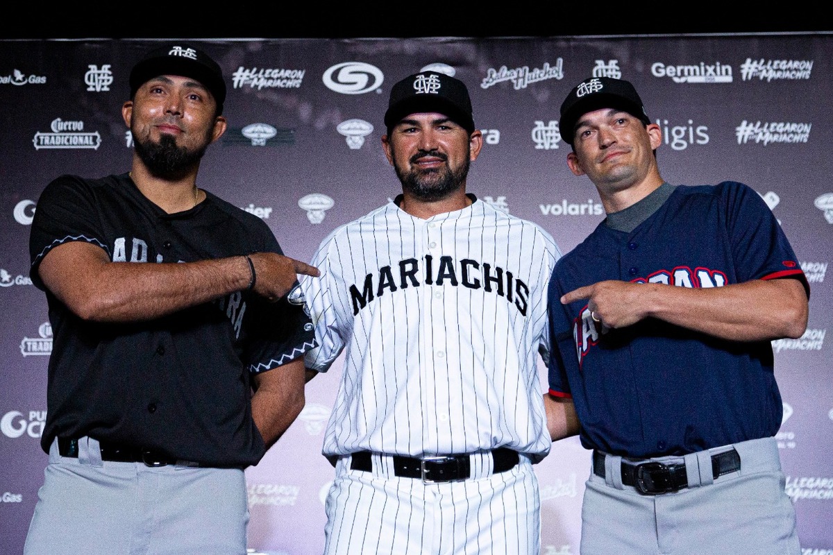 Mariachis presenta uniformes para el arranque de la temporada (Cortesía)
