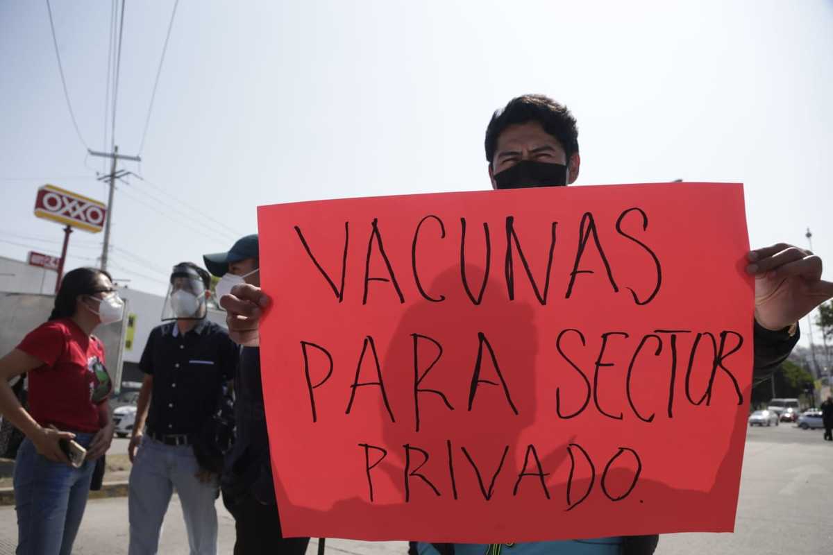 Odontólogos del sector privado se manifiestan para exigir la vacuna anticovid. (Andrés Lobato)