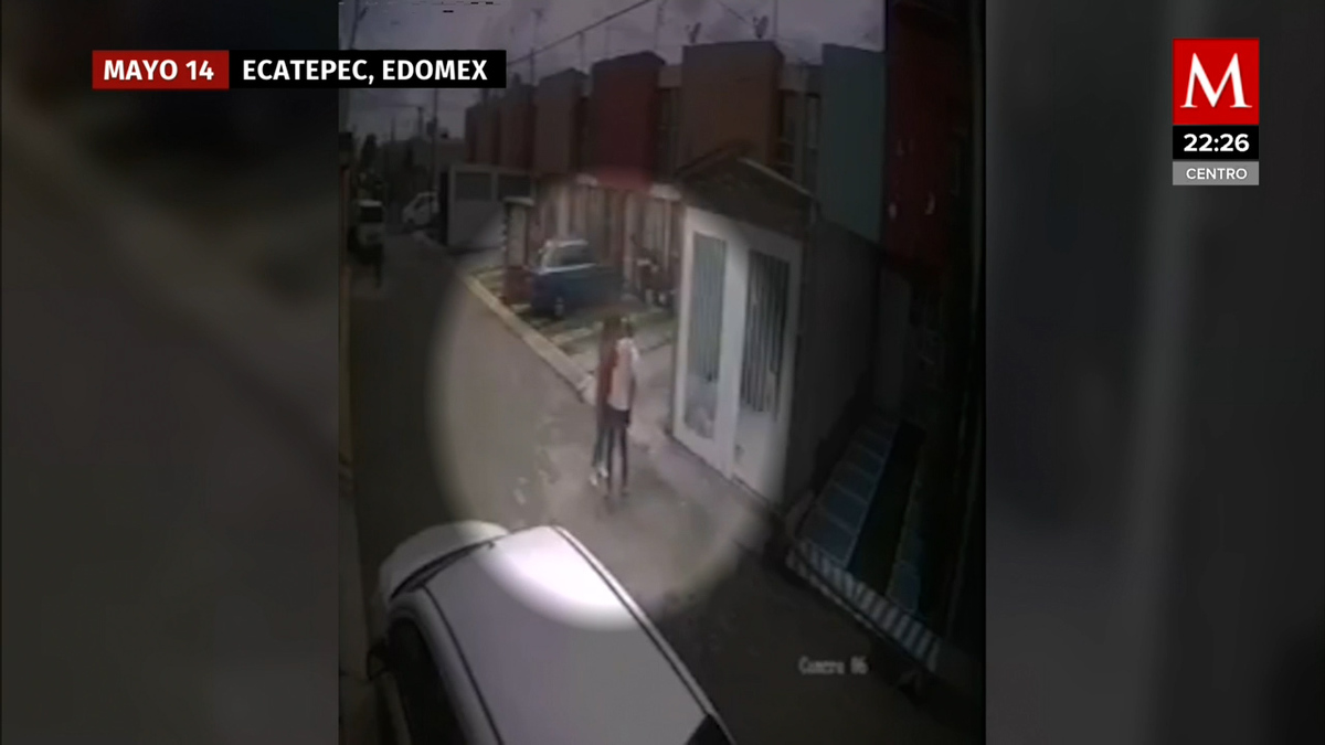 Sujeto golpea a mujer en plena calle en Ecatepec