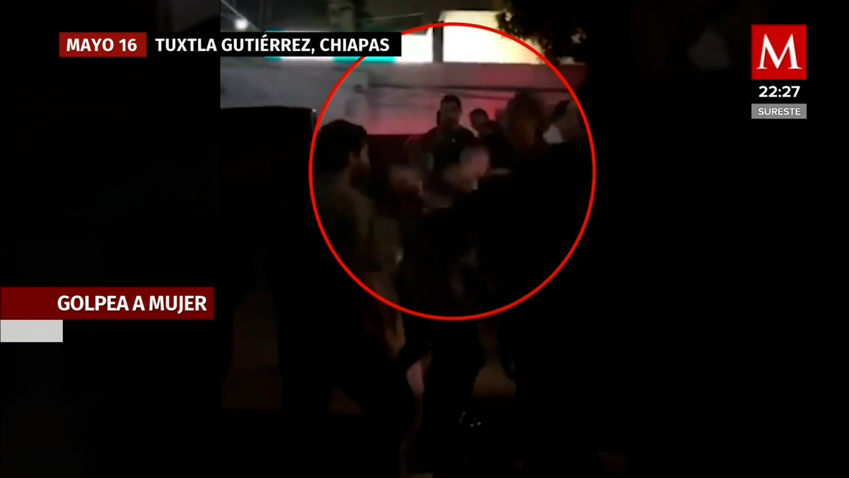 En Tuxtla Gutiérrez, Chiapas un sujeto golpea a mujer que interviene en una pelea de un antro