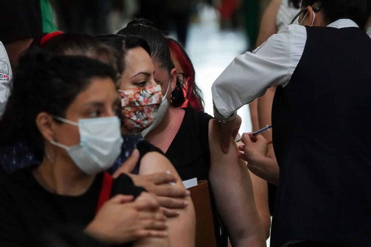 La vacunación en México sigue avanzando en diversos sectores de la población. (Cuartoscuro)