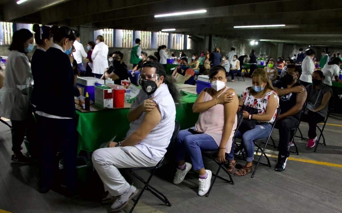 El gobierno de CdMx inició la vacunación a personas mayores de 50 y embarazadas en 4 alcaldías. | Cuartoscuro