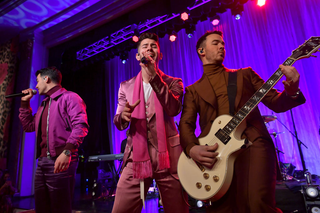 Jonas Brothers anuncian gira por los Estados Unidos comenzando el 20 de agosto del 2021. / Getty Images.