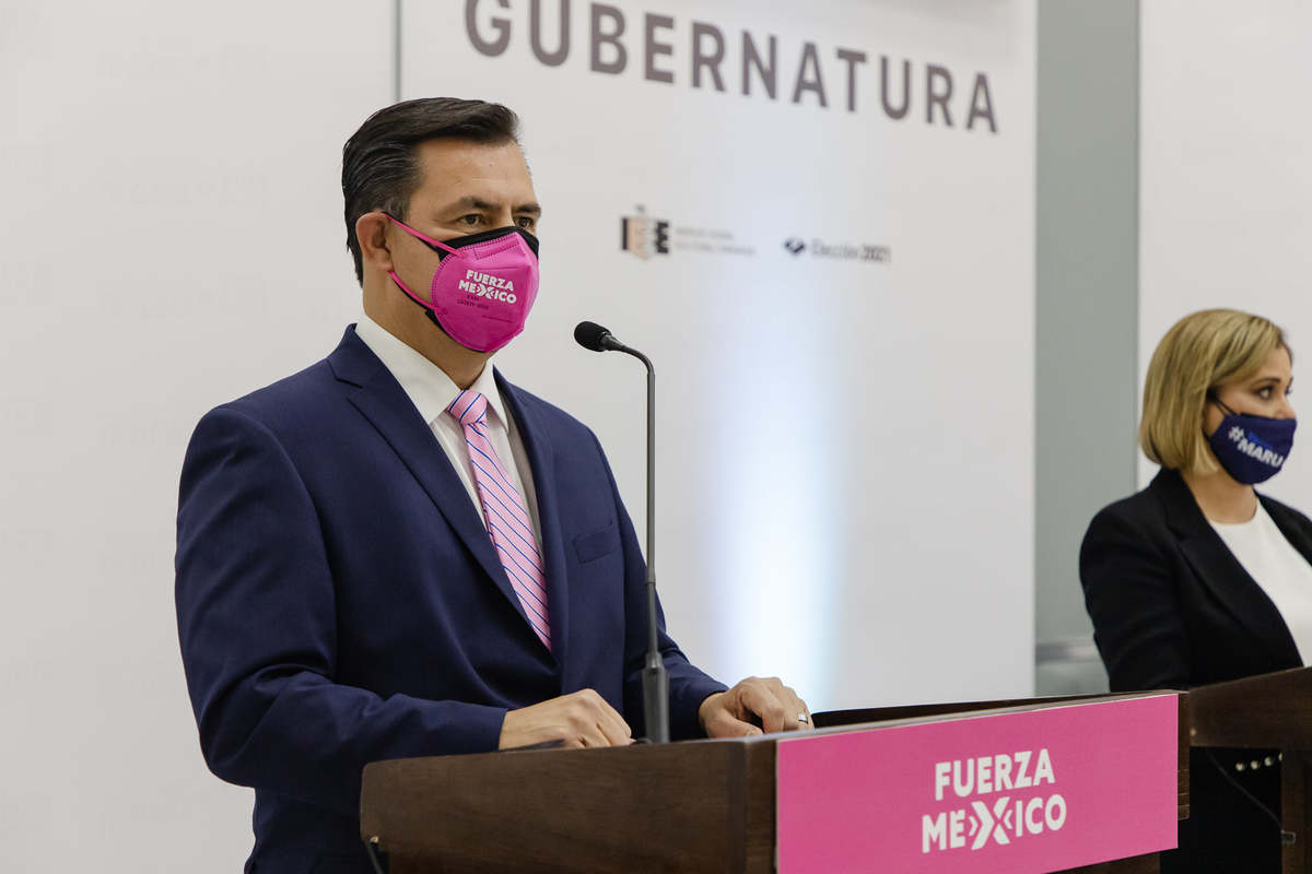 Alejandro Díaz declinó en favor de Maru Campos. (IEE)