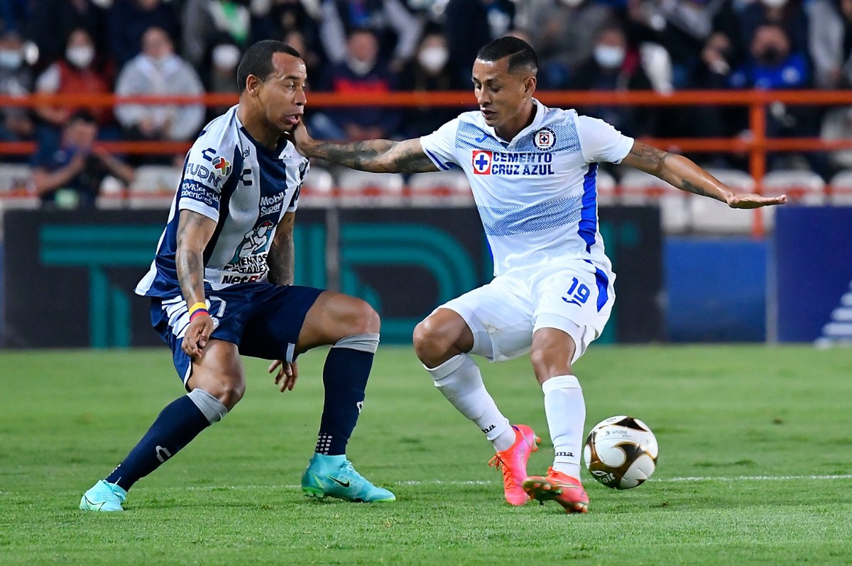Pachuca es multado por exceder cupo ante Cruz Azul (Imago 7)