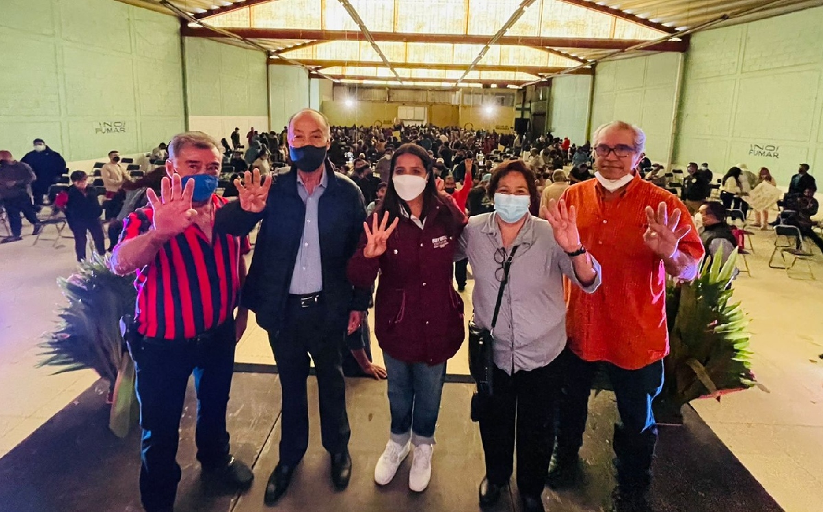 La aspirante de Morena se reunió con representantes de los tianguis para darles su apoyo. (Especial)
