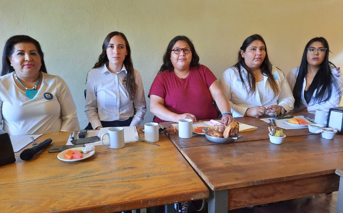 La candidata de MC dio una conferencia con integrantes de otros partidos políticos. (Especial)
