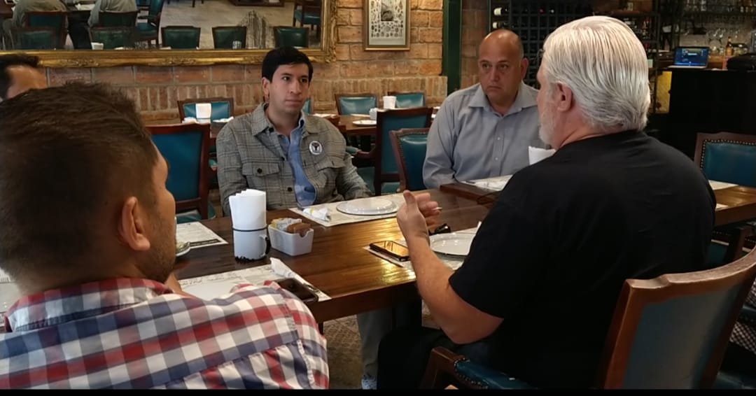 El candidato se reunió con integrantes de la Cámara Nacional de la Industria Restaurantera y de Alimentos Condimentados