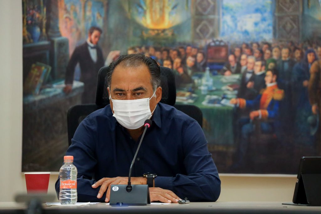 El gobernador Héctor Astudillo indicó que los trabajadores del gobierno pronto regresarán al trabajo presencial. (Twitter)