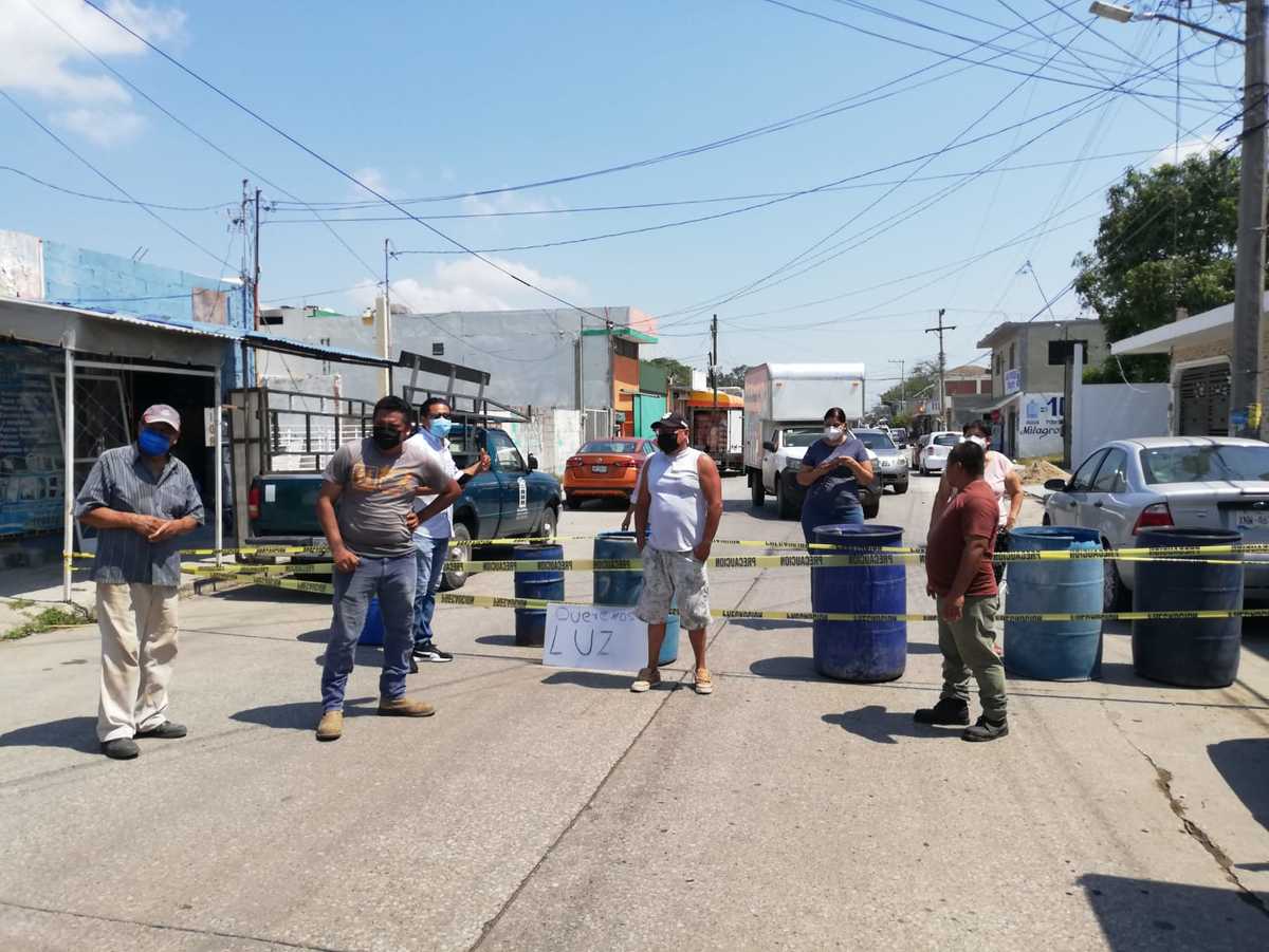 Se manifiestan tras 36 horas sin energía eléctrica en Madero. (Antonio Campos)
