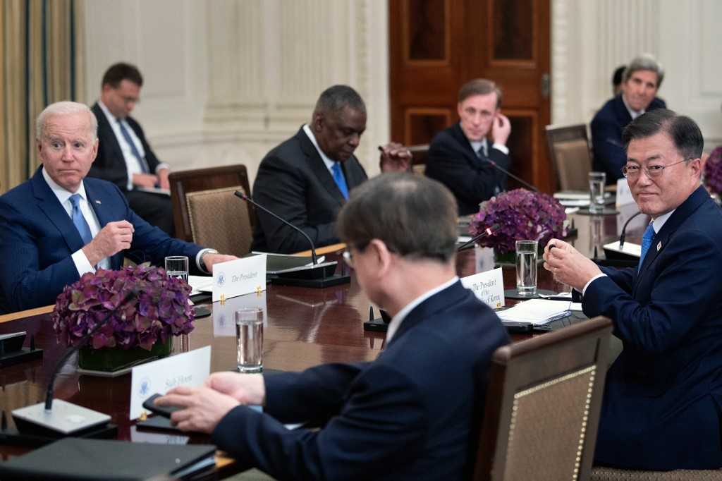 Moon Jae-In es el segundo mandatario que visita presencialmente a Joe Biden. (AFP)