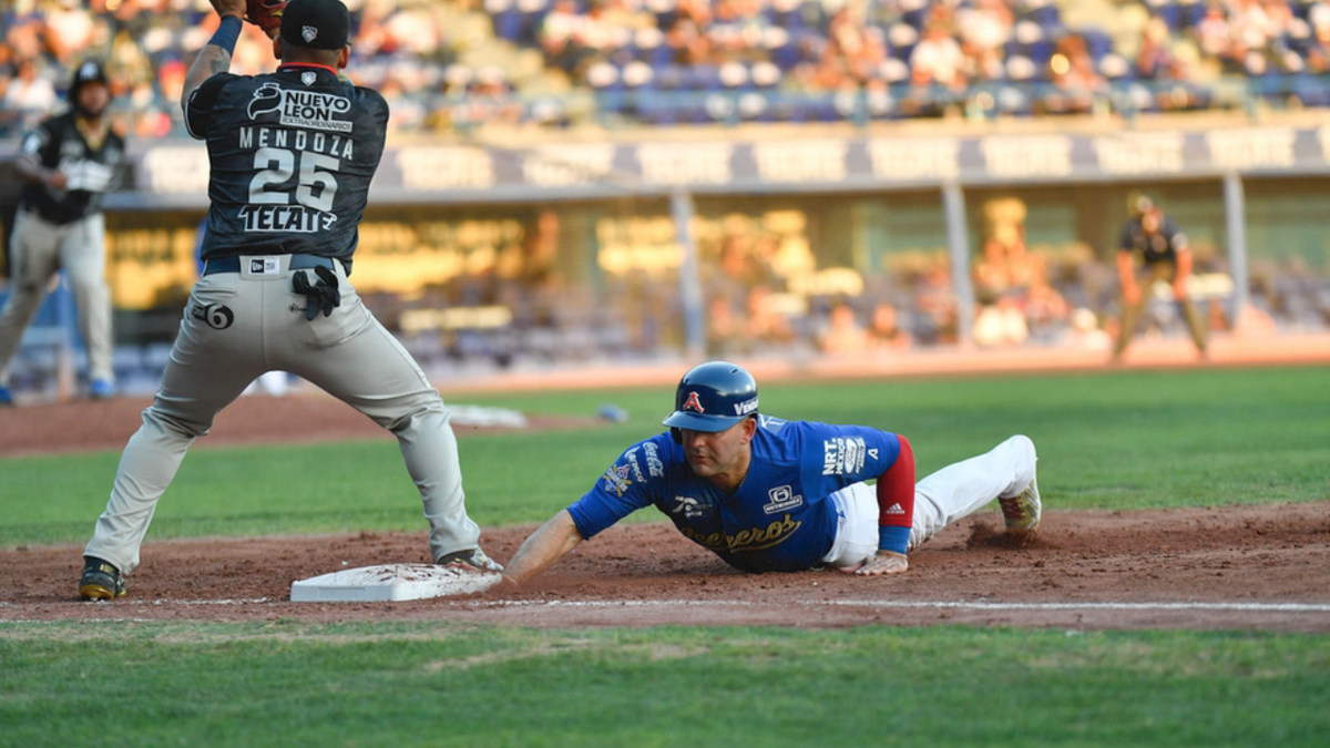 Sultanes de Monterrey cae ante Acereros en juego inaugural de LMB