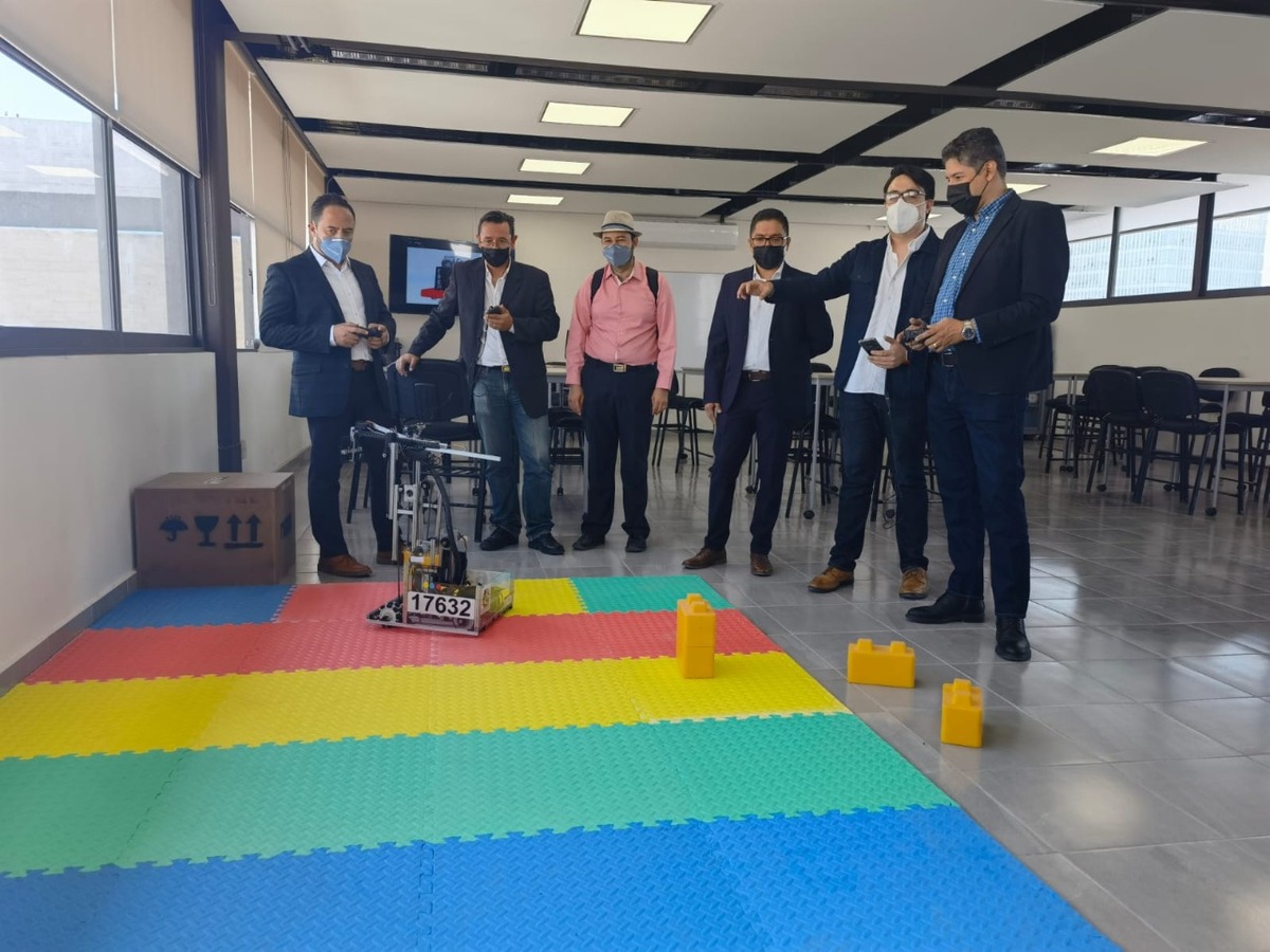 Autoridades de Jalisco visitan escuela de Talentos en León