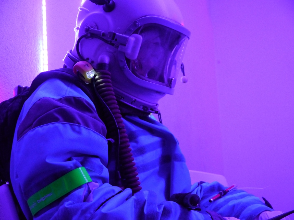 Luz Miranda Atilano Herrera en agencia espacial.