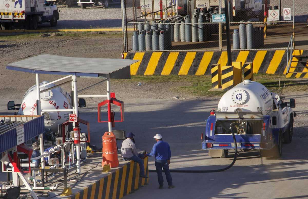 Trabajadores de la empresa Gas Uno en la planta Puebla | Melanie Torres