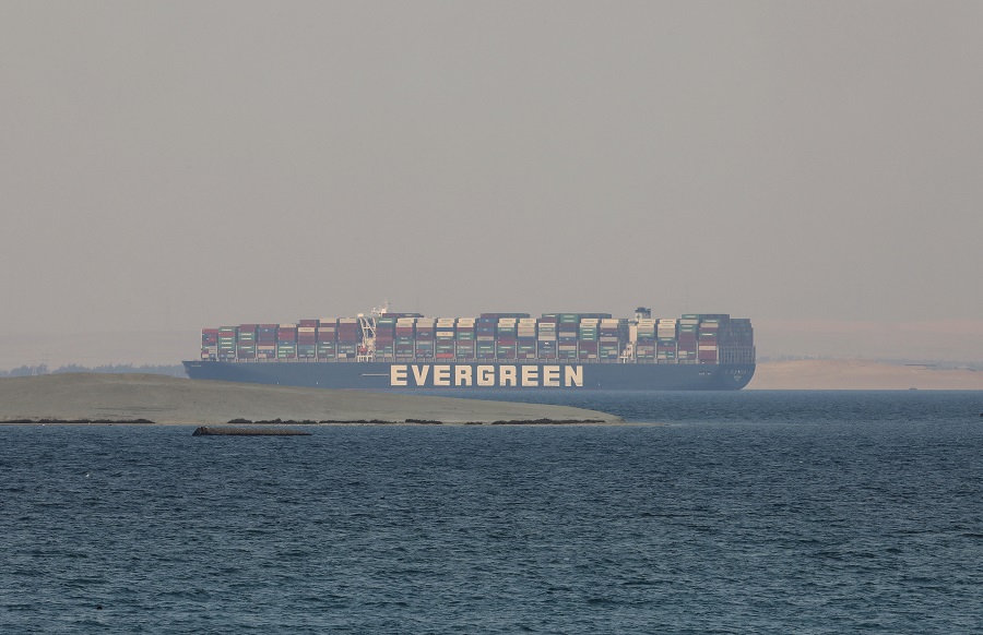 Buque Ever Given atascado en el Canal de Suez en marzo. (AP)