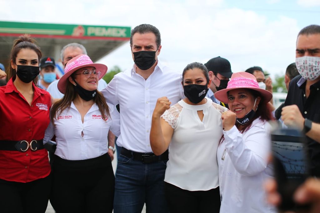 El candidato a la gubernatura de Va Fuerte por Nuevo León, Adrián de la Garza Santos. Foto: Especial
