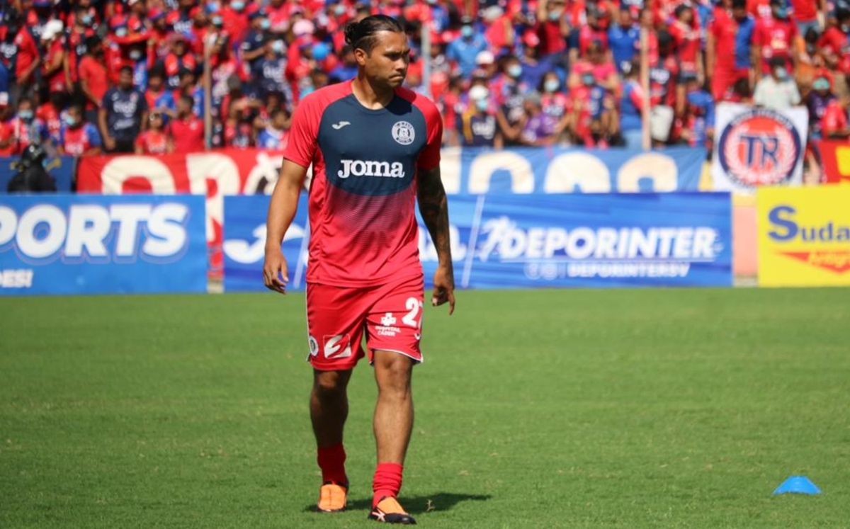 Gullit Peña con el Deportivo FAS (Twitter @CDeportivoFAS)
