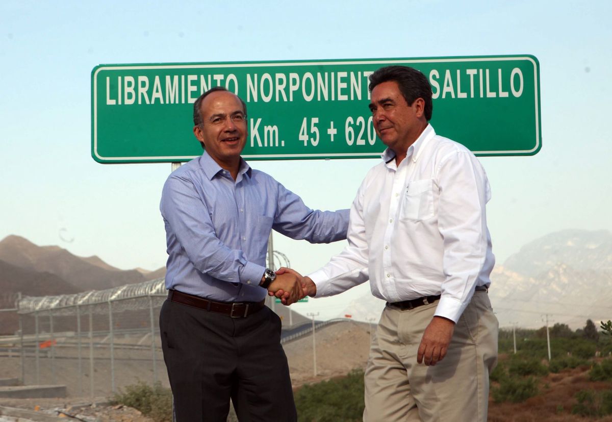 Jorge Juan Torres López, ex gobernador interino de Coahuila, junto al ex presidente Felipe Calderón. (Cuartoscuro / Archivo)