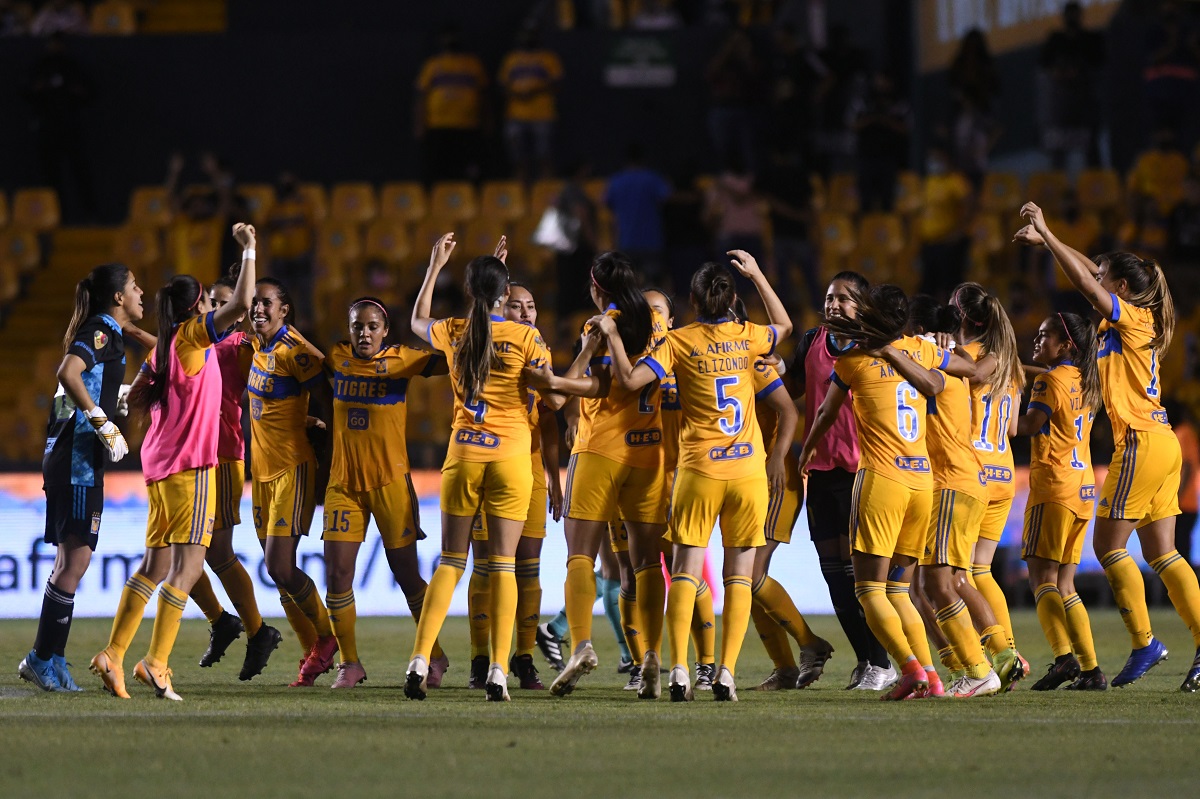Jugadoras de Tigres Femenil en festejo (Imago7)