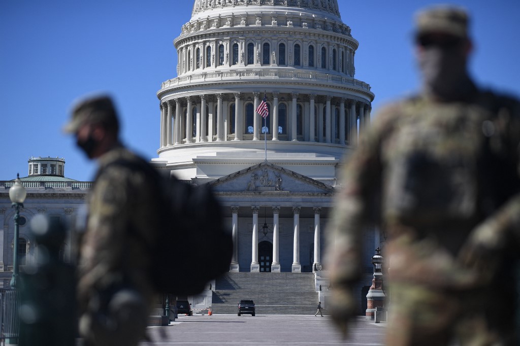 Los agentes estuvieron vigilando el Capitolio ante las amenazas de ataques. | AFP