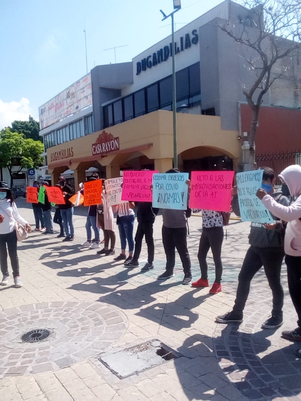 Estudiantes en Tehuacán se manifiestan; exigen ser vacunados antes de regresar a clases. (Apolonia Amayo)