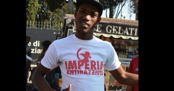 Mosua Balde fue sancionado por las autoridades tras no tener identificación cuando fue al hospital. | Publicada por Il Fatto Quotidiano