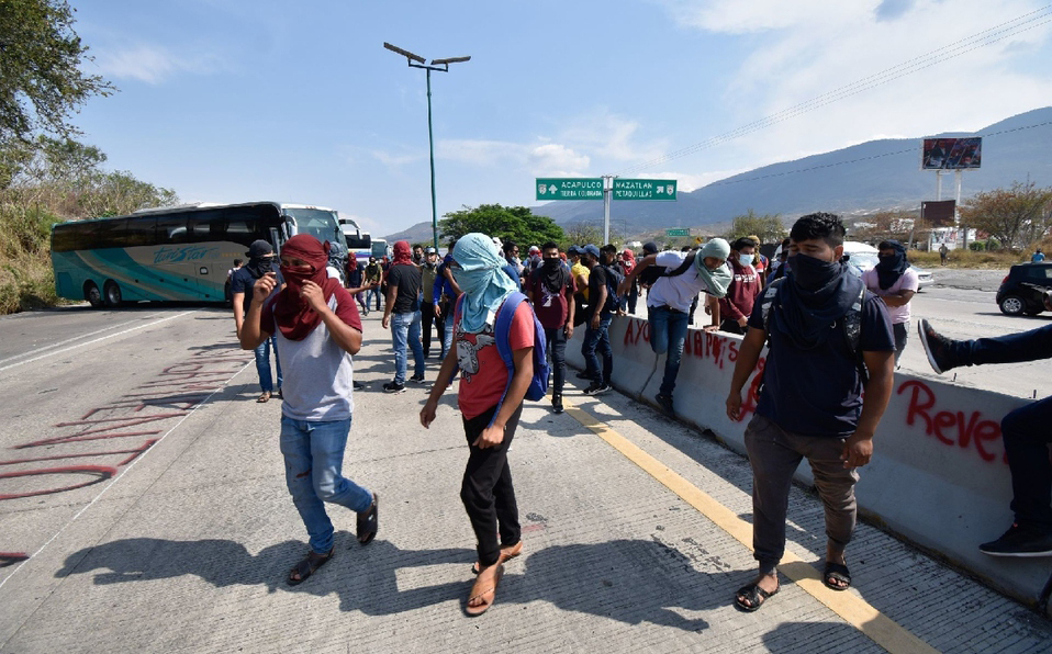 Segob celebra liberación de 74 normalistas en Chiapas